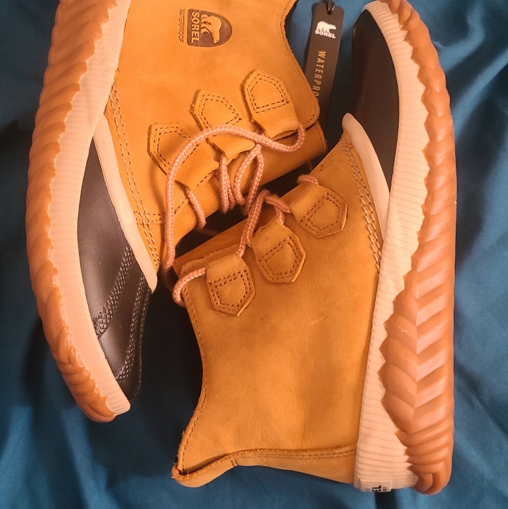 Sorel Boots - Picture 8 of 16